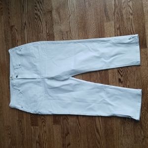 (14) d/C Jeans Slightly Curvy White Denim Cropped Jeans Comfy Classic Vacation